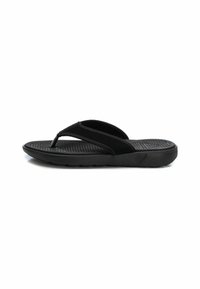Chancla negra con una plantilla texturizada, suela de goma y correas de tela para mayor comodidad y durabilidad. Diseño simple para uso casual.