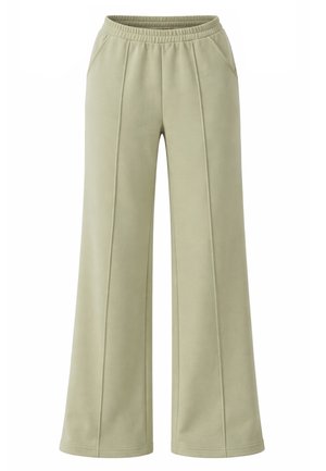 Pantalones anchos de color verde claro con cintura elástica y detalles de costura frontales.