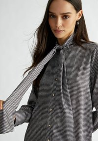 LIU JO PRINTED - Särkkleit - grey