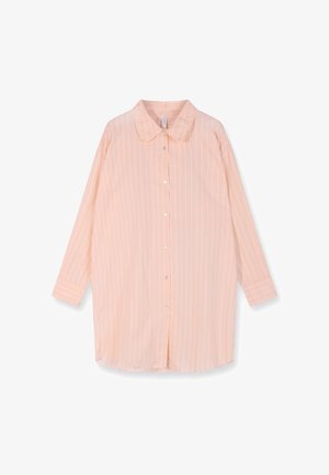 Chemise à manches longues, de couleur pêche clair avec des rayures blanches, devant boutonné et col doux. Elle présente une coupe décontractée et un ourlet légèrement courbé.