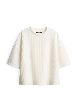 Pull en tricot texturé blanc avec des manches courtes et un col rond. Présente une coupe ample et un motif en côtes sur toute la surface.