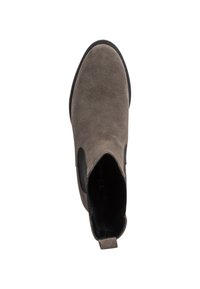 Stivaletto in suede grigio con pannelli laterali elasticizzati e punta tonda. Suola in gomma nera e una linguetta sul retro per un facile indossamento.