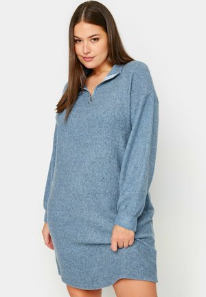 Blauwe fleece pullover jurk met een halve rits en lange mouwen, met een relaxte pasvorm en zachte textuur. Geen opvallende patronen of accenten.