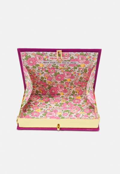 Olympia Le-Tan BOOK GOD SAVE THE QUEEN STRAPPED - Clutch - fuchsia pierre