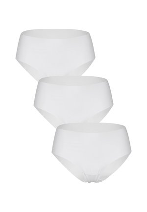 Tre mutandine da donna bianche semplici a vita alta disposte in fila verticale su uno sfondo bianco.