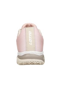 Scarpa sportiva rosa con tomaia in mesh testurizzato, dettagli beige e una soletta bianca. La suola presenta un motivo a zigzag per una migliore aderenza.