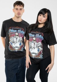 Black graphic t-shirts featuring a colorful Elton John concert design with feather accents, oversized fit, and short sleeves.