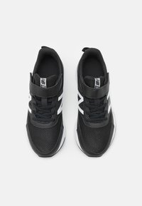 New Balance Sneakers basse - black