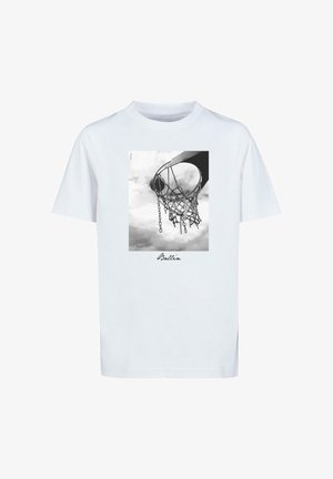 Witte katoenen T-shirt met een zwart-wit print van een basketbalring en net. Onder de afbeelding staat de tekst "Ballin." Korte mouwen en ronde hals.