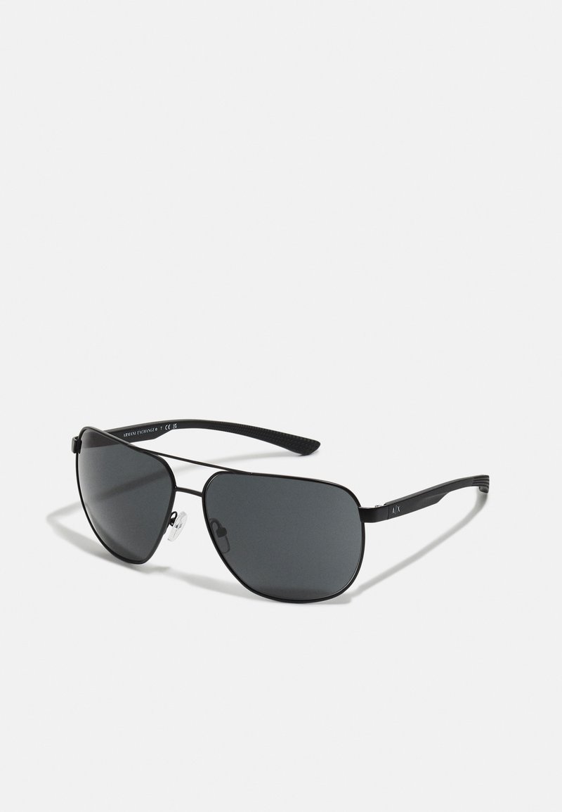 Ochelari de soare negri cu ramă metalică, design aviator, lentile întunecate și brațe negre texturate. Pahare de nas ajustabile pentru confort.