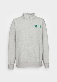 Ljusgrå dragkedjetröja med hög krage, långa ärmar och grön Nike-logotyp med texten "Athletic est. 1971" på framsidan.