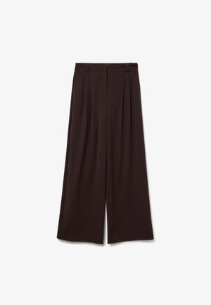 Braune weite Hosen aus einem glatten Material, mit vorderen Falten, einem Knopfverschluss und zwei Seitentaschen.