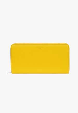 Portafoglio giallo in pelle con texture liscia, forma rettangolare e chiusura a zip. Logo del marchio delicatamente impresso sul davanti.