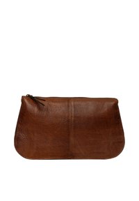 Sac à main en cuir brun avec une surface texturée, fermeture éclair en haut et fond arrondi, présentant des lignes épurées et un design minimaliste.