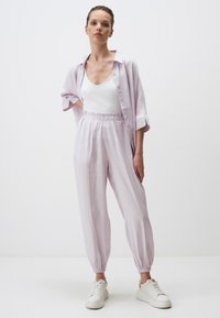 ELASTIC WAIST NARROW LEG PANTS WITH POCKETS - Trainingsbroek - lilac