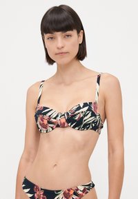 Cvečni bikini zgornji del na temnem ozadju z črnimi, zelenimi in roza vzorci. Oblika z vložki in nastavljivimi naramnicami ter detajlom vozla.