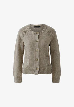 Beige gestrickte Strickjacke mit rundem Ausschnitt, Knopfverschluss vorne, zwei aufgesetzten Taschen und gerippten Bündchen sowie Saum. Strukturierter Stoff mit glatter Oberfläche.