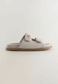 Vævet stof slide sandal i lys grå med to justerbare stropper, en polstret indersål og en gummiydersål for greb og komfort.