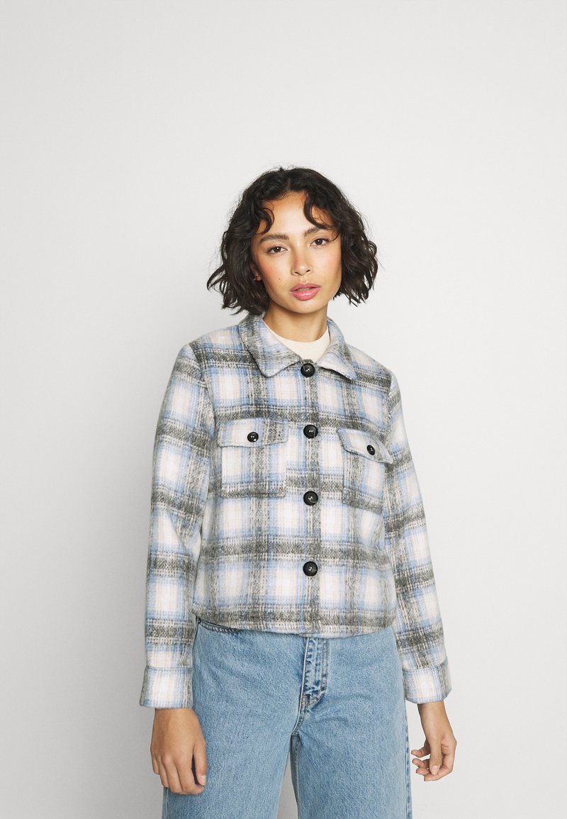ONLY Petite ONLLOU CHECK JACKET - Casaco de verão - pumice stone