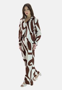 Elara SET - Pantalon classique - braun