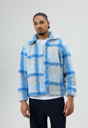 Gestructureerd, blauw-grijs geruit jack gemaakt van synthetische bont, met een kraag en knoopsluiting, uitgevoerd in een boxy model met elastische manchetten.