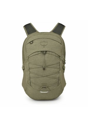Sac à dos Osprey Quasar vert olive avec bretelles en maille, cordelette élastique à l'avant, plusieurs compartiments et poche avant zippée.