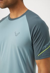 Dynafit ALPINE PRO TEE - Sportfelső - smoke blue
