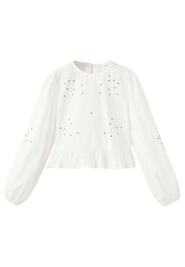 Biały top z długim rękawem, okrągłym dekoltem, falbanką u dołu oraz ozdobami w srebrnym kolorze rozmieszczonymi na przodzie i rękawach.