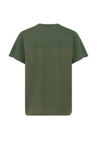 Tričko s krátkym rukávom v olivovej zelenej farbe s perforovaným dizajnom. Hladká textúra s pevným horným dielom a sieťovinou v spodnej časti pre priedušnosť.