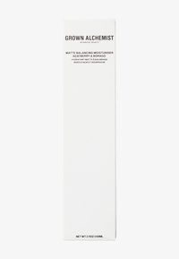 Boîte rectangulaire blanche avec du texte noir. Logo "Grown Alchemist" en haut, nom du produit et détails en dessous, design minimaliste. Contient 60ml.