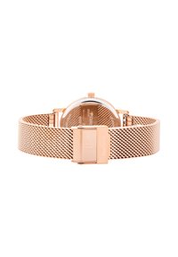 Reloj redondo con una correa de malla en oro rosa, acentos plateados en el bisel y un cierre con logotipo grabado. Cristal transparente sobre la esfera.