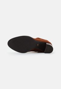 Tamaris Stivali sopra il ginocchio - brown