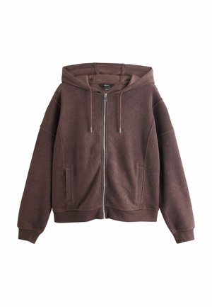 Brauner Kapuzenpullover mit Reißverschluss, Kordelzug, Vordertaschen, gerippten Bündchen und Bund, vor weißem Hintergrund dargestellt.