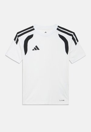 Camiseta deportiva blanca de manga corta con franjas negras en los hombros, logo de Adidas en el pecho y etiqueta ClimaCool cerca del dobladillo.