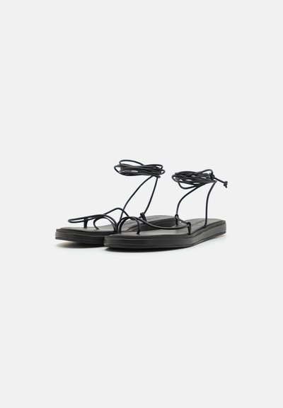 Studio Amelia EMILY WRAP FLAT - Tåsandaler - black