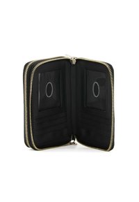 Portafoglio nero con chiusura a zip, dotato di due scomparti trasparenti per documenti d'identità, scomparti per carte e fodera interna testurizzata. Accenti in hardware color oro.