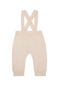 Beige gebreide baby overall met gekruiste schouderbanden, geribde manchetten en een zachte textuur, met kleine, subtiele stippen overal.