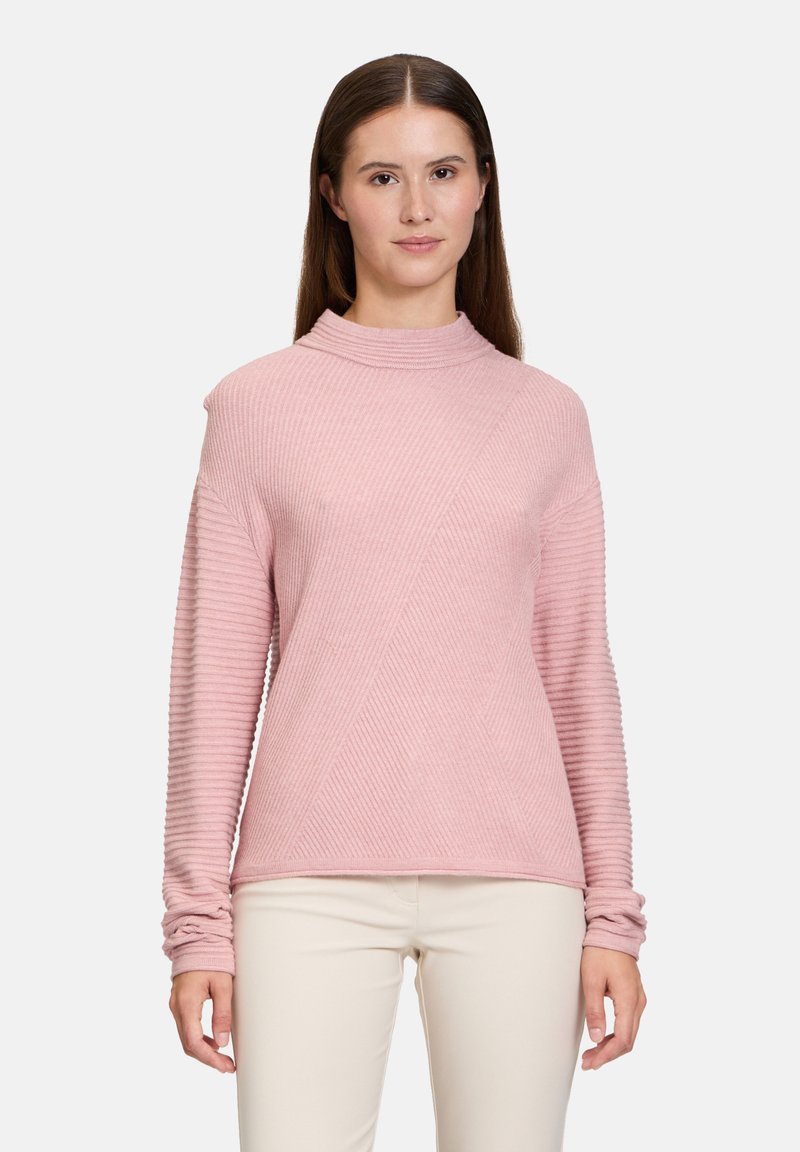 Rosa gerippter Langarmoberteil mit hohem Kragen und diagonalen Streifen. Weicher Stoff mit eng anliegenden Ärmeln und lockerer Passform.