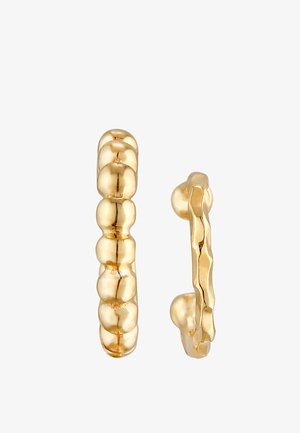 Boucles d'oreilles en or avec un design perlé sur l'une et une forme lisse et torsadée sur l'autre, avec une finition polie et une texture brillante.