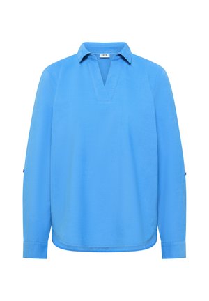 Taivaansininen pitkähiha pusero, jossa on jaettu V-aukko ja kaulus, hihansuissa nappikiinnikkeet, kevyt kangas, ei näkyviä kuvioita tai logoja.