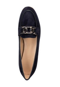 Navy Suede Ballerinas mit einem goldenen Kettenakzent an der Vorderseite, spitzem Zehenbereich und einem glatten Lederinnenfutter.