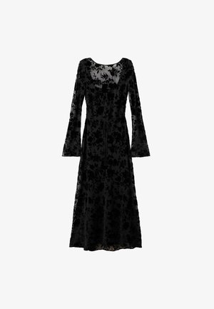 Vestido negro con estampado floral y mangas largas acampanadas, fabricado en un tejido ligero y translúcido. Presenta un cuello redondo y un lazo en la cintura.