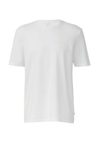 Weißes Baumwoll-T-Shirt mit kurzen Ärmeln, rundem Halsausschnitt und kleinem goldenen Grafikdesign auf der linken Brust. Weicher Stoff, lässige Passform.