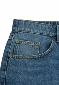 Zbliżenie na niebieskie dżinsy, z haftowanym pasem, jedną małą tylną kieszenią oraz fakturowanym materiałem o klasycznym niebieskim odcieniu.