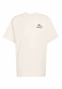 Bavlněné tričko barvy krémové s klasickým kulatým výstřihem, krátkými rukávy a malým černým logem Adidas vytištěným na levé straně hrudi.
