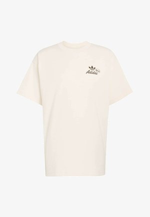 Gräddfärgad bomulls-t-shirt med klassisk rund halsringning, korta ärmar och en liten svart Adidas-logotyp tryckt på vänster bröst.