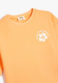 Koton - T-shirt z nadrukiem