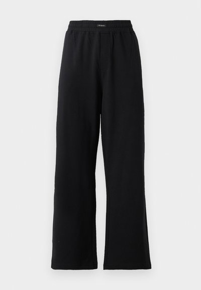 Pantalones deportivos negros hechos de una tela suave, con una cinturilla elástica, diseño de pierna recta y sin patrones ni acentos visibles.