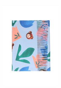 Pătură colorată cu modele florale și un motiv de urs pe un fundal albastru deschis, având margini ciufulite în culori diverse.