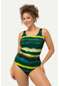 Eén stuk badpak in een tie-dye patroon met groene, gele en zwarte tinten. Glad materiaal, brede banden en een scoopneck ontwerp.